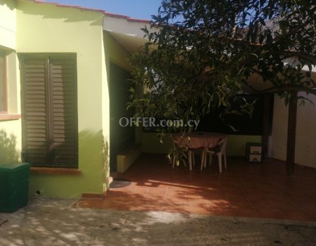 2 bedrooms cosy house with big yard for rent