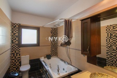 4 bedroom detached bungalow unfurnished - 21