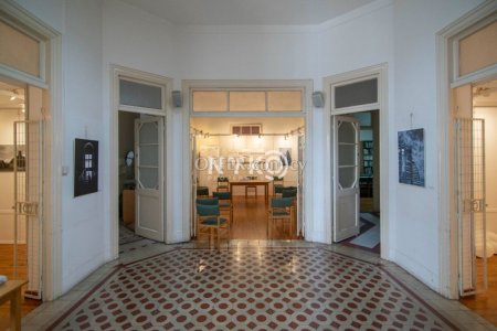 200 sqm ground floor office space - 8
