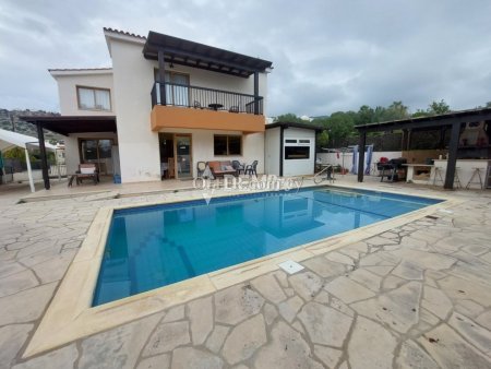 Villa For Rent in Peyia, Paphos - DP2635