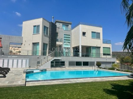 MODERN 5 BEDROOM VILLA WITH SEA VIEW AVAIALABLE FOR RENT