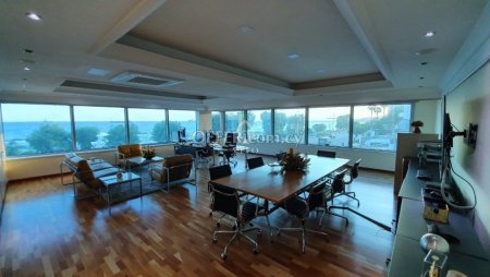 OFFICE SPACE OF 230 SQ.M OPPOSITE THE SEA - 7