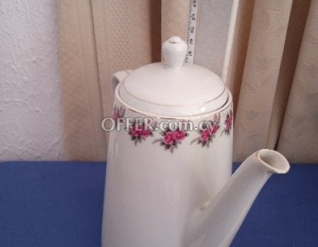 Παλαιά τσιαγερα πορσελάνης.