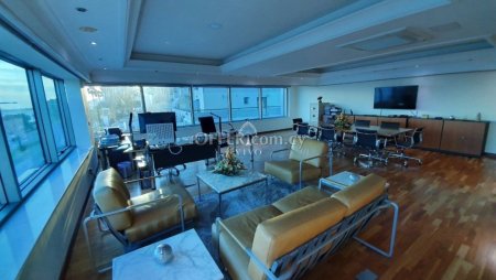 OFFICE SPACE OF 230 SQ.M OPPOSITE THE SEA - 6