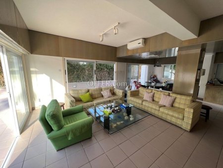 Detached Villa next to the Beach