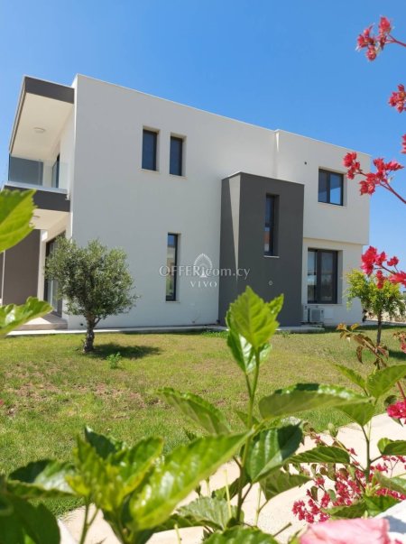 ELEGANTLY DESIGNED AND SPACIOUS 3-BEDROOM VILLA IN CHLORAKA, NEW MARINA AREA, PAFOS - 6