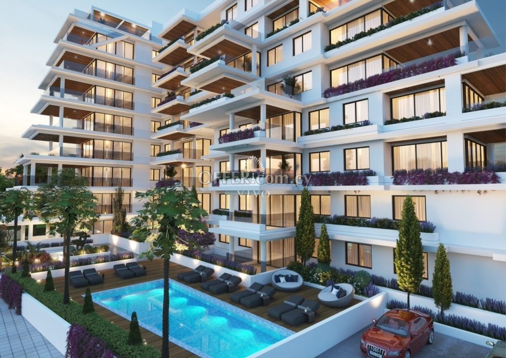 LUXURIOUS THREE BEDROOM GROUND FLOOR APARTMENT WITH GARDEN IN MACKENZIE AREA - 2