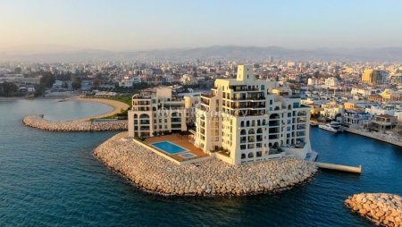 THREE BEDROOM APARTMENT SURROUNDED BY WATER IN LIMASSOL MARINA AREA - 11