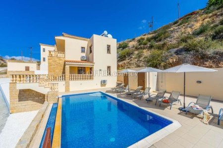 4 bedroom villa for sale in Kissonerga - 11