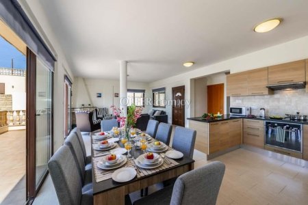 4 bedroom villa for sale in Kissonerga - 10