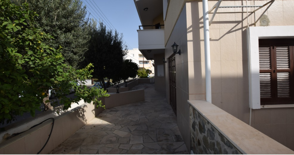 New For Sale €555,000 House 5 bedrooms, Detached Strovolos Nicosia - 11