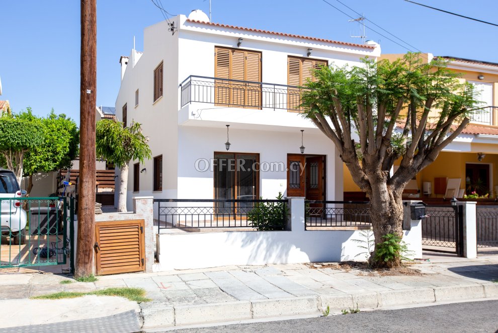 New For Sale €380,100 House (1 level bungalow) 4 bedrooms, Lakatameia, Lakatamia Nicosia - 1