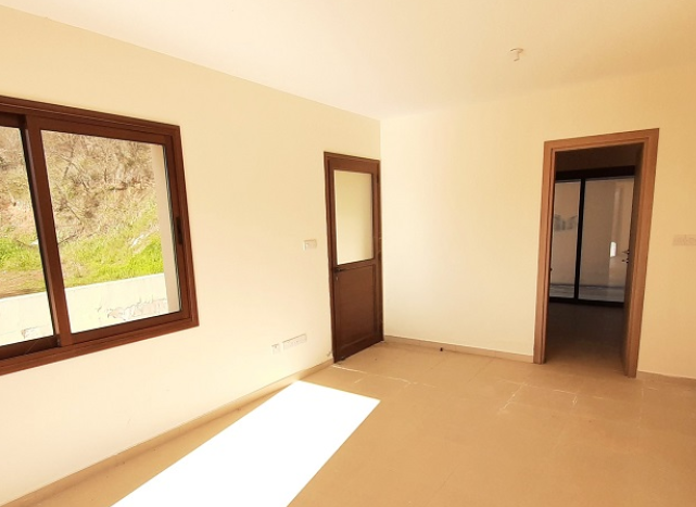 New For Sale €371,500 House (1 level bungalow) 3 bedrooms, Semi-detached Mandria Limassol - 2
