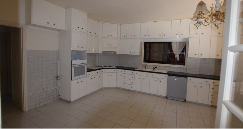 New For Sale €555,000 House 5 bedrooms, Detached Strovolos Nicosia - 8
