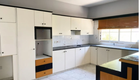New For Sale €325,000 House 5 bedrooms, Detached Lakatameia, Lakatamia Nicosia - 3