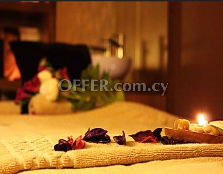 Feel good with healing hands massage and be happy