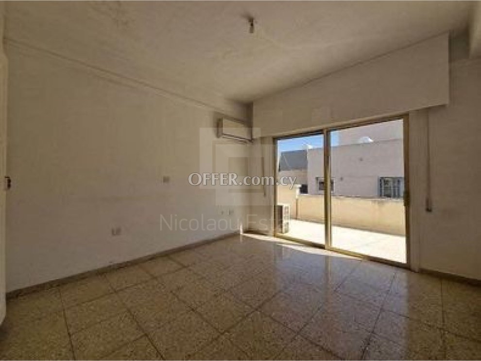 Three bedroom Penthouse For Sale in Ayios Antonios Nicosia - 10