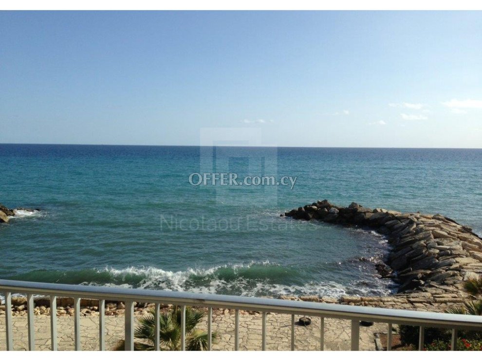 3 bedroom apartment for sale on the beach Limassol - 9