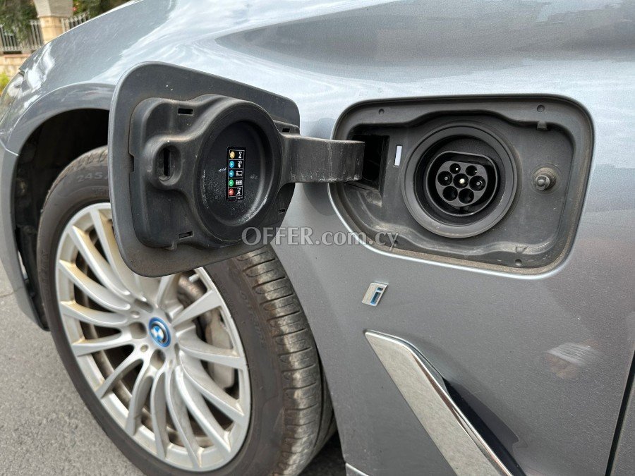 2018 BMW 530i 2.0L Hybrid Automatic Sedan - 4