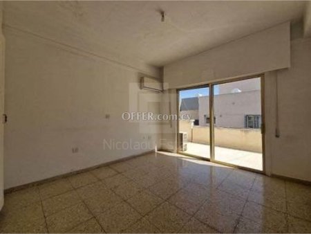 Three bedroom Penthouse For Sale in Ayios Antonios Nicosia - 2