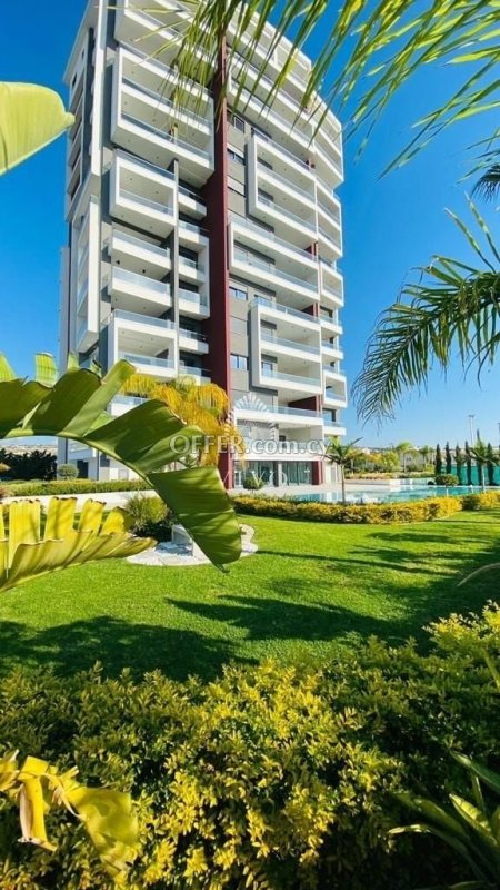 LUXURY 3-BEDROOM APARTMENT 300M FROM THE COASTLINE IN MOUTTAGIAKA