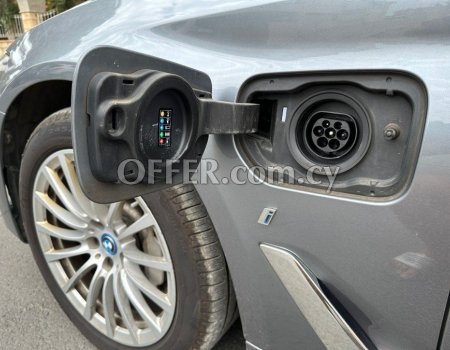 2018 BMW 530i 2.0L Hybrid Automatic Sedan - 4