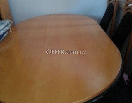 Τραπεζαρία με 4 καρέκλες