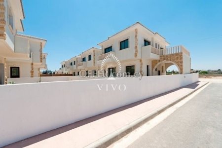 THREE BEDROOM VILLA IN TRADITIONAL AND MODERN ARCHITECTURE - 3