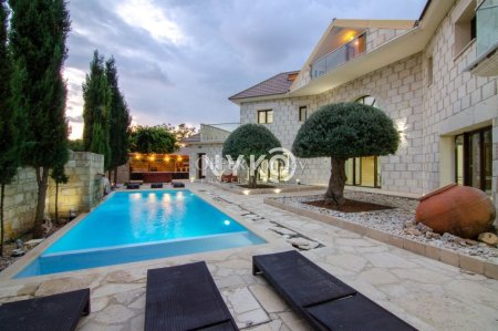 5 bedroom detached house furnished - 5