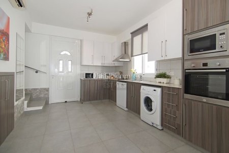 Beachfront Villa Ayia Thekla - 10