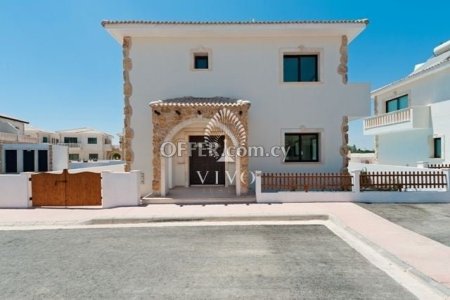 THREE BEDROOM VILLA IN TRADITIONAL AND MODERN ARCHITECTURE - 7