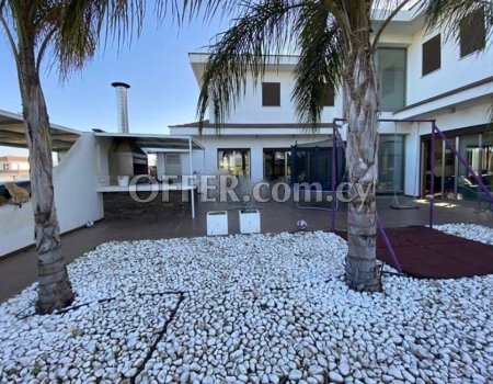 For Sale, Three-Bedroom plus Office Room Detached House in Pallouriotissa - 9