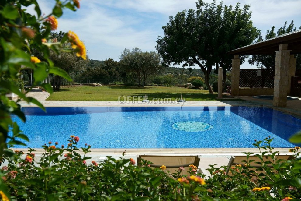 5 bedroom Lavish Villa with a private pool - 2