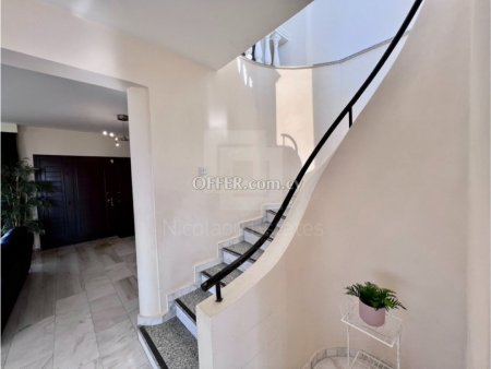 Beautiful Five Bedroom Villa with Sea View in Agios Tychonas - 10