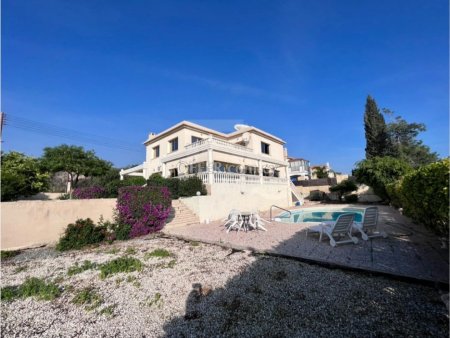 Beautiful Five Bedroom Villa with Sea View in Agios Tychonas