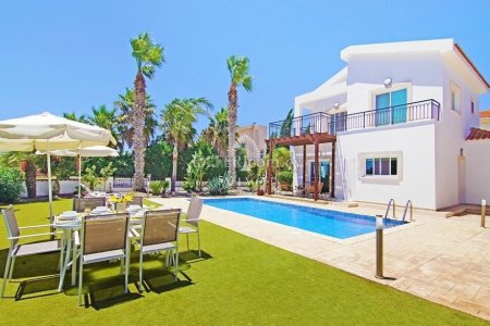 OUTSTANDING THREE BEDROOM COASTAL VILLA IN AYIA THEKLA AREA JUST 600M FROM THE NISAKI BEACH!