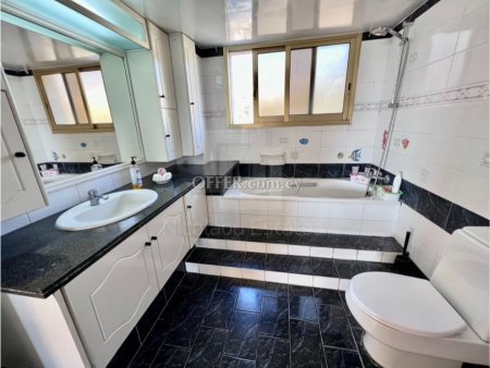 Beautiful Five Bedroom Villa with Sea View in Agios Tychonas - 6