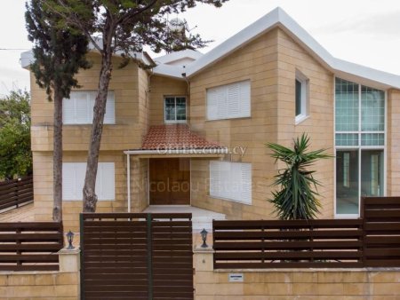 Three bedroom house with swimming pool for sale in Kaimakli