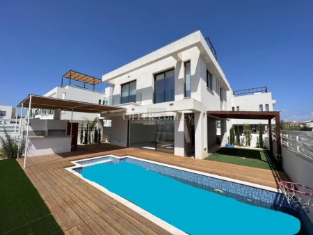 Detached Villa near the Beach