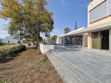 Three bedroom house plus Office room and pool in Engomi area Nicosia - 9
