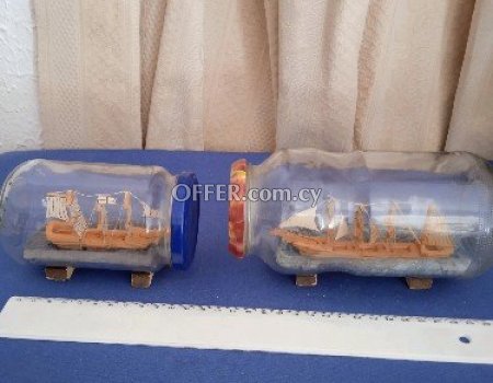 Δύο χειροποίητα ξύλινα πλοία σε μπουκάλι. - 6