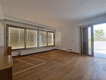 Three bedroom house plus Office room and pool in Engomi area Nicosia - 4