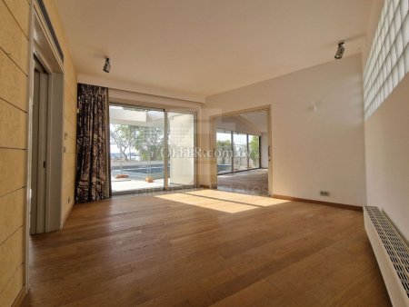 Three bedroom house plus Office room and pool in Engomi area Nicosia - 3