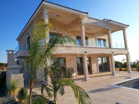 Luxury 4 bedrooms home in Peyia St George Area