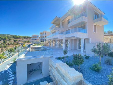 Luxury 6 bedrooms villa in Peyia