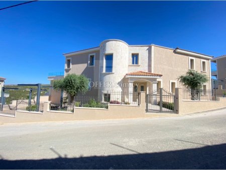 Luxury 5 bedrooms villa in Peyia - 4