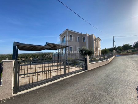 Luxury 5 bedrooms villa in Peyia - 3