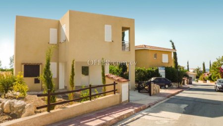 2 bed house for sale in Argaka Pafos