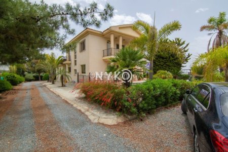4 bedroom detached house unfurnished