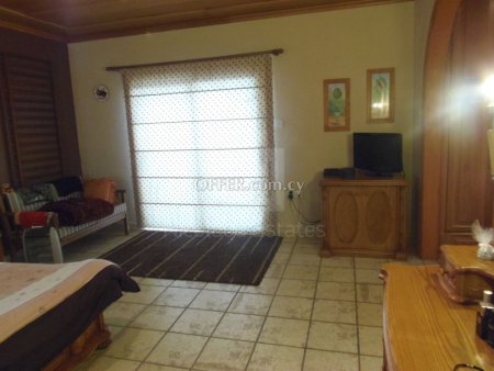 Detached luxury 3 1 bedroom villa near Home Center in Mesa Geitonia - 8